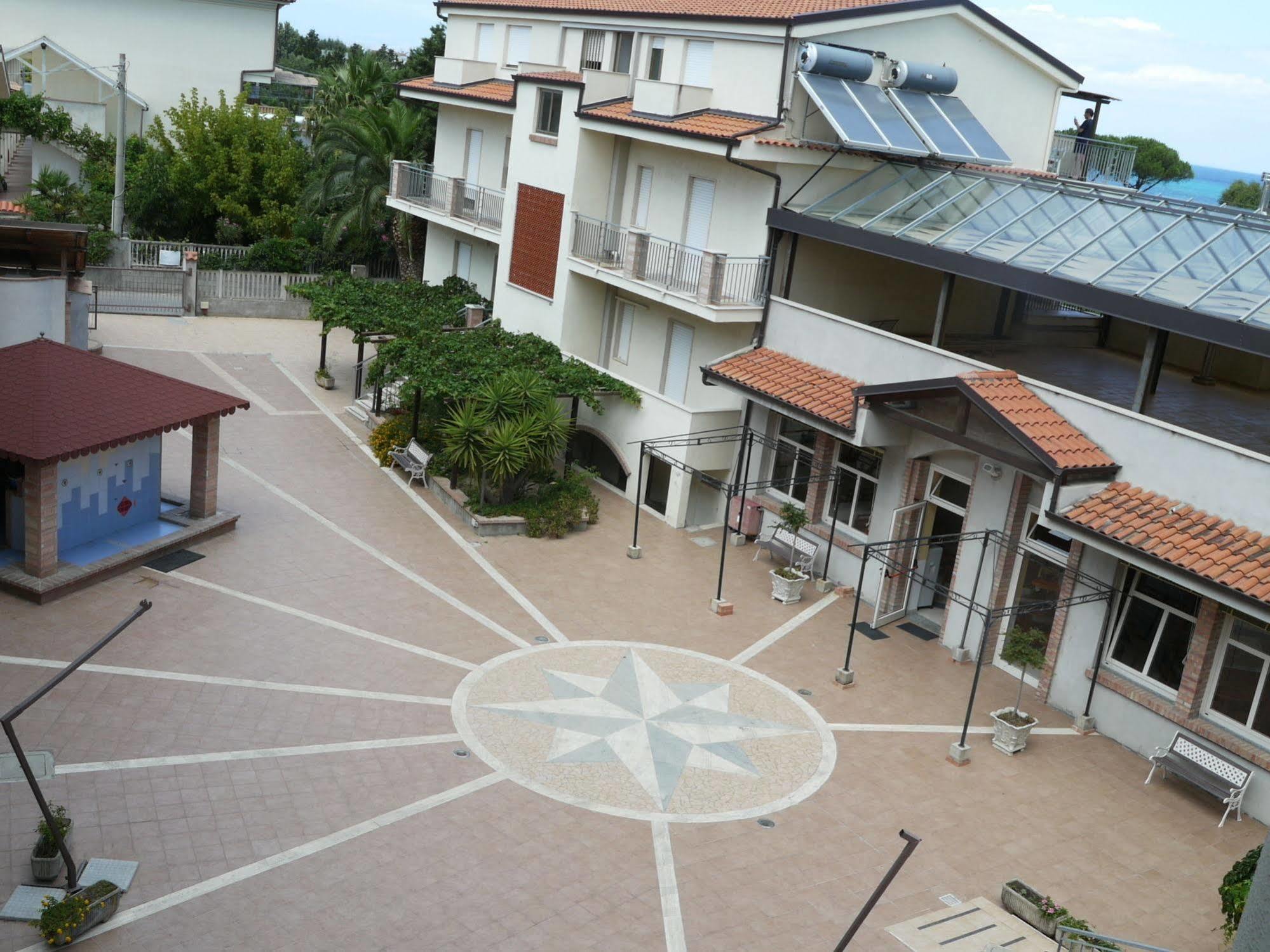 Aquamarine Residence Davoli Exterior photo